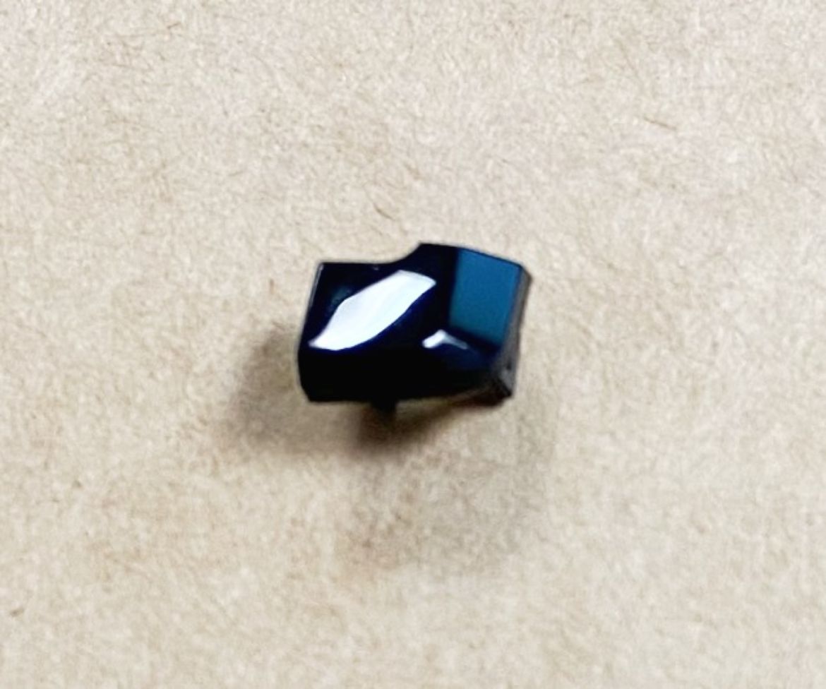 LV23098004A.jpg